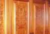 Kleiderschrank Front Mahagonie massiv mit Rster Wurzelfllung